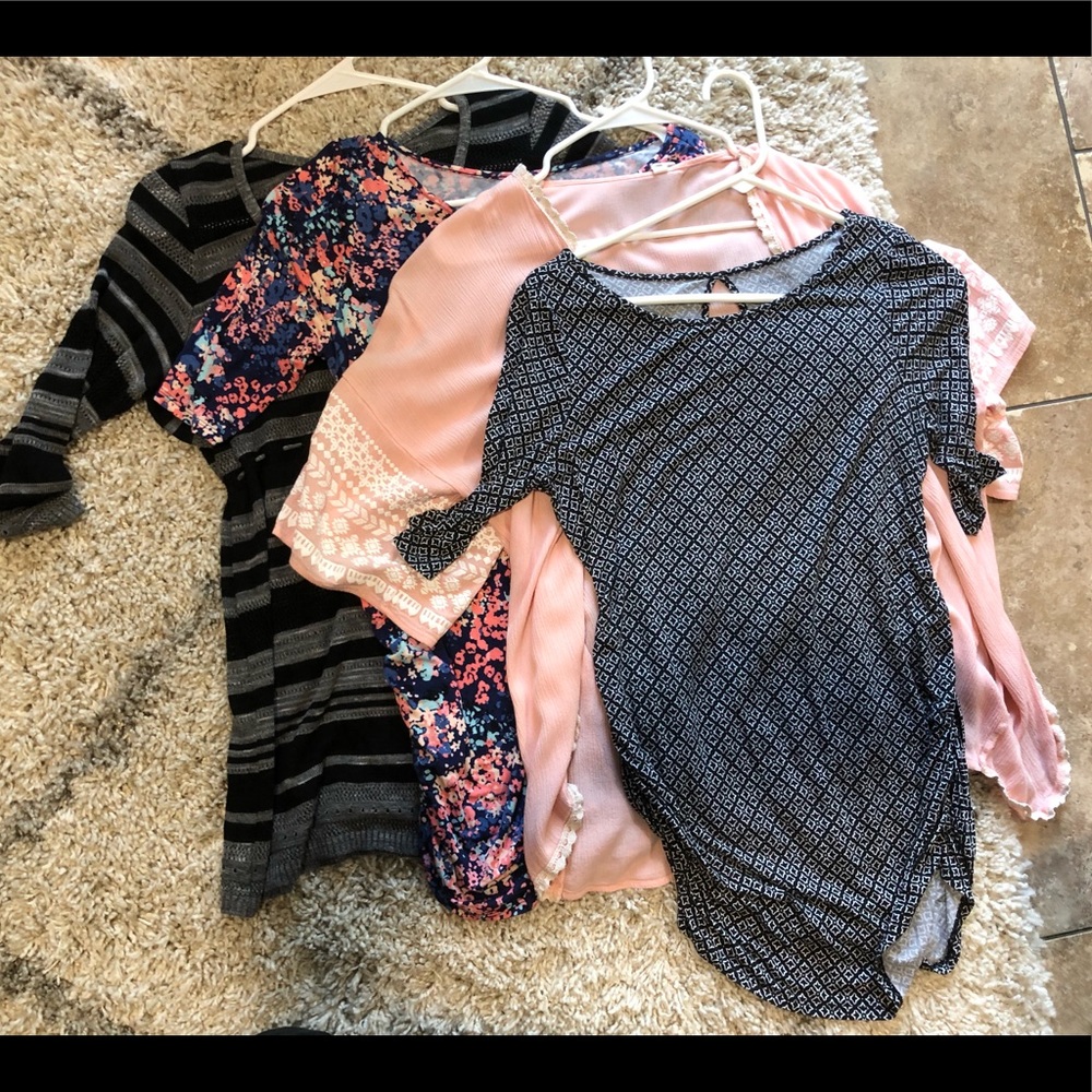4 Maternity tops, size small